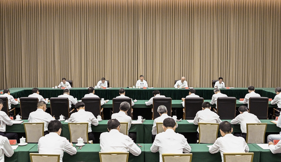 11月6日，中共中央总书记、国家主席、中央军委主席习近平在海南三亚听取海南自贸港建设工作汇报，发表了重要讲话。